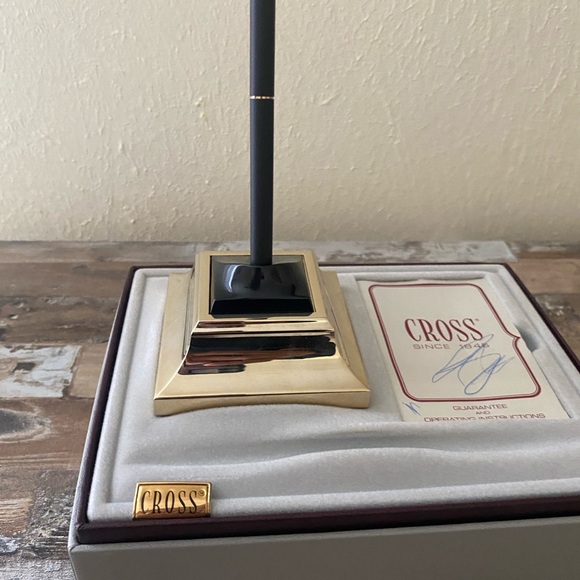 Cross Refillable Pen with Metallic Finish Base - Picture 4 of 5